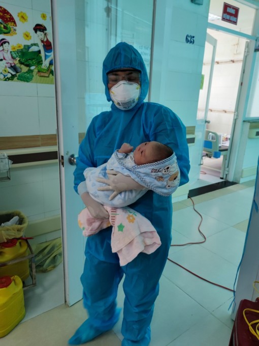 Tấm lòng yêu thương bệnh nhi COVID-19