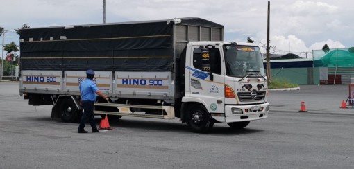 Tất cả phương tiện vận chuyển hàng hóa được phép lưu thông ra, vào vùng xanh và phải bảo đảm an toàn phòng, chống dịch