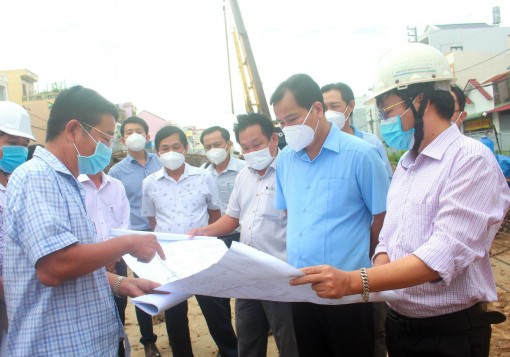 Đẩy nhanh tiến độ thi công 2 cầu giao thông trọng điểm, gắn với đảm bảo an toàn phòng chống dịch