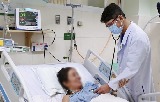 Bị ngộ độc vì tự ý uống thuốc dân gian ngừa COVID-19