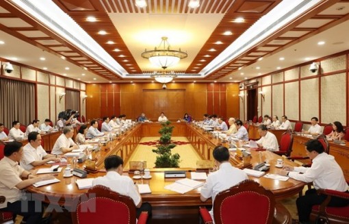 Bộ Chính trị: Khuyến khích và bảo vệ cán bộ năng động, sáng tạo