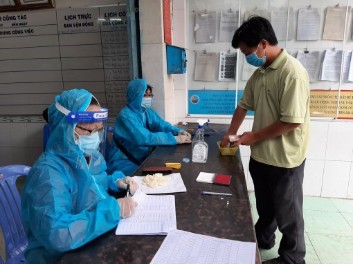 Hỗ trợ người dân vượt qua khó khăn