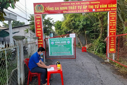 Nỗ lực chống dịch và chăm lo đời sống nhân dân