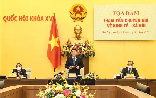 Chủ tịch Quốc hội Vương Đình Huệ chủ trì tọa đàm tham vấn chuyên gia về kinh tế - xã hội