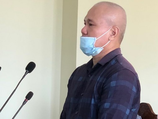 Mâu thuẫn từ việc bị chắn lối đi, đâm chết người