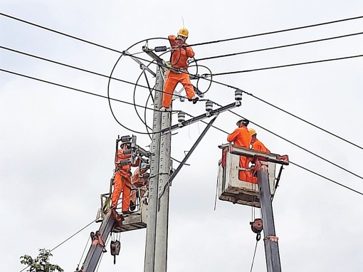 Đảm bảo cấp điện trong điều kiện phòng, chống dịch, mưa bão, triều cường