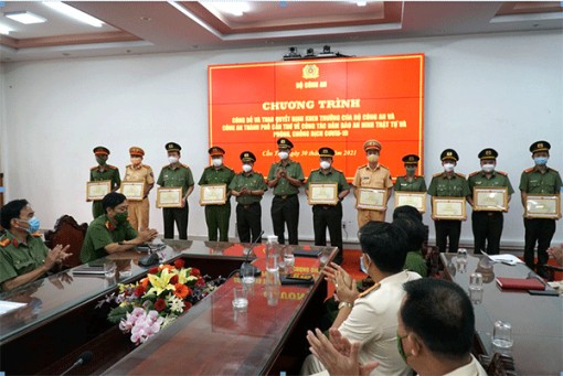 Gặp mặt kỷ niệm 60 năm Ngày truyền thống lực lượng Cảnh sát Phòng cháy, chữa cháy và cứu nạn, cứu hộ