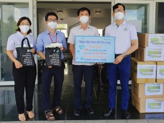 Bệnh viện Đa khoa Hoàn Mỹ Cửu Long tặng 500 túi thuốc cho bệnh nhân COVID-19