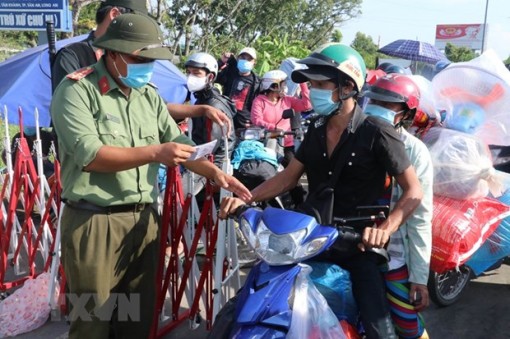 Long An kiến nghị phối hợp đưa người dân miền Tây về quê có tổ chức