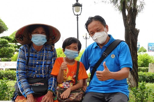 Những thước phim “dữ dội và dịu êm”  về dịch COVID-19