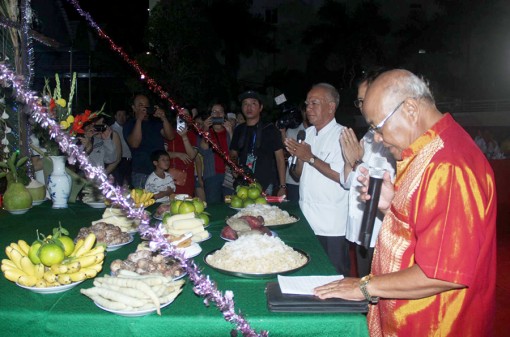 សិប្ប​ករ​អស់​ពីចិត្ត​នឹង​វប្ប​ធម៌​ជន​ជាតិ​