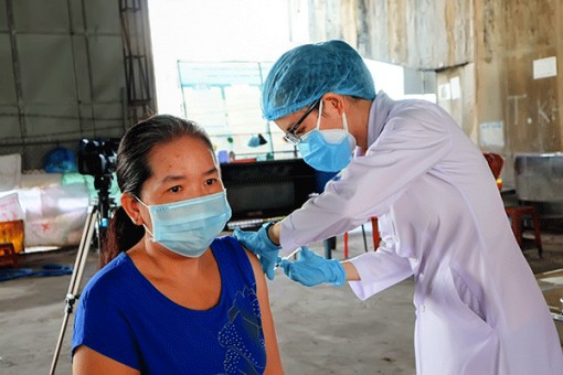 Cái Răng: Tiêm vaccine phòng COVID-19 cho 8.654 người