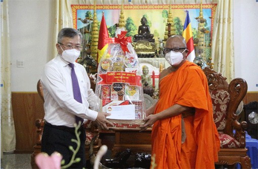 Lãnh đạo thành phố chúc mừng đồng bào dân tộc Khmer nhân dịp lễ Sene Đôn ta