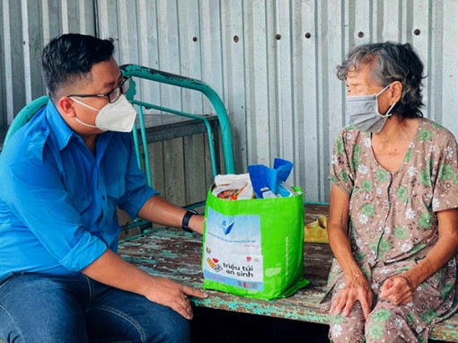 Các cấp bộ Ðoàn, Hội đã tặng 18.000 túi an sinh cho người dân