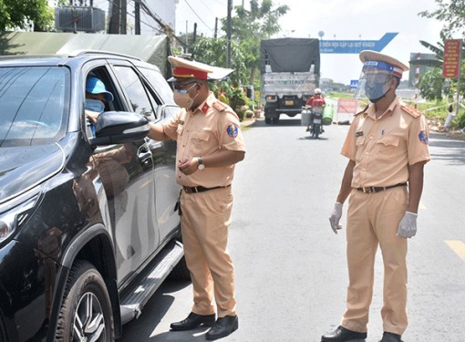 Tiếp tục tuyên truyền, phổ biến pháp luật về trật tự an toàn giao thông, gắn với phòng, chống dịch COVID-19