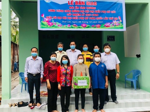 Bàn giao “Mái ấm tình thương”