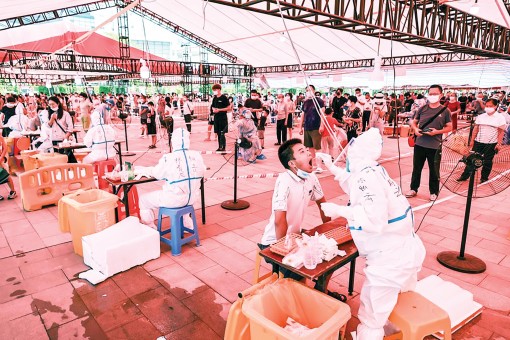 “Zero COVID” hay sống chung với dịch?