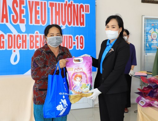 Giúp nhau trong dịch bệnh