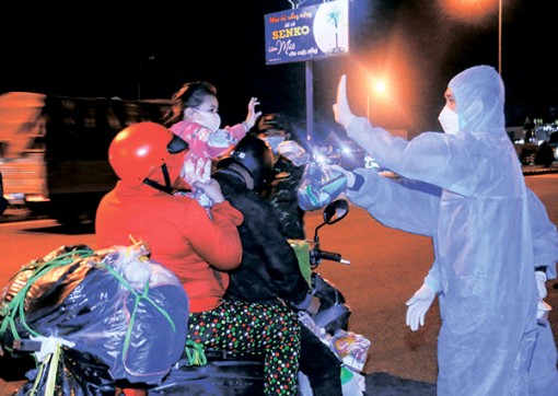 Nghĩa tình trên những   chặng đường về quê