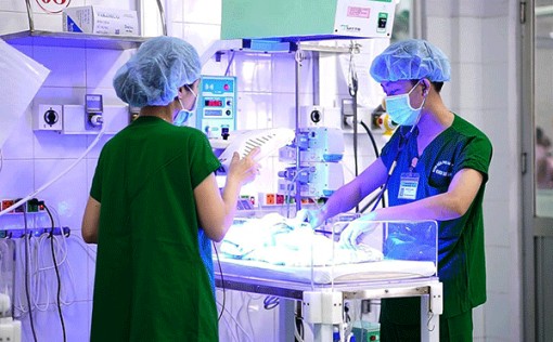 Phơi nắng không chữa được bệnh vàng da ở trẻ sơ sinh