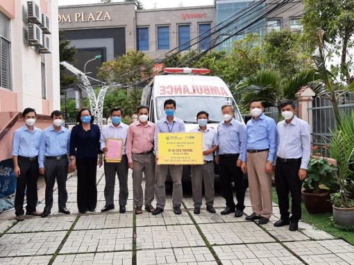Cần Thơ: Tiếp nhận xe cứu thương phục vụ công tác phòng, chống dịch COVID-19