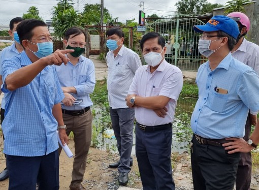 Lãnh đạo thành phố kiểm tra tiến độ các công trình kè, giao thông