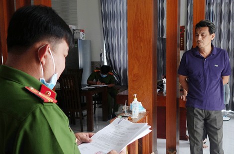 An Giang: Bắt tạm giam một cán bộ hải quan vì liên quan đến vụ buôn lậu 100 tấn đường