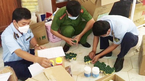 An Giang: Tạm giữ trên 60.000 viên thực phẩm chức năng và thuốc tây không rõ nguồn gốc