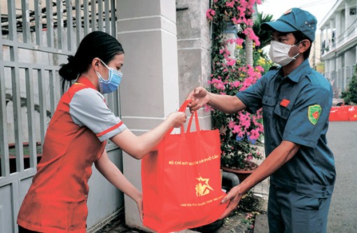 Chúng tôi là công bộc của nhân dân <br> Bài 1: Cuộc chiến thầm lặng 
</br>