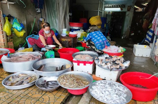 Nguồn cung dồi dào, giá nhiều loại cá và thịt giảm