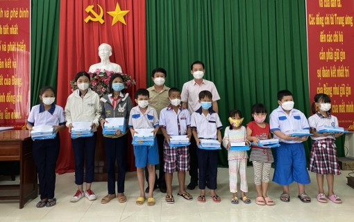 Sắp xếp cán bộ, bảo đảm hoạt động hiệu quả