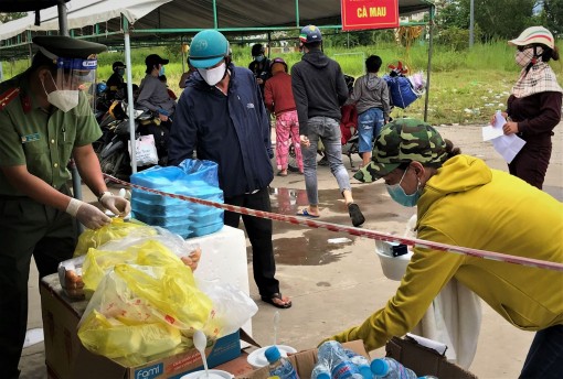 Chung tay chăm lo người dân về quê