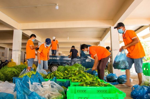 Cửa từ bi lan tỏa tình thương