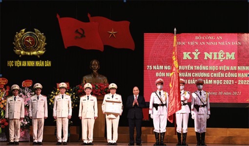 Chủ tịch nước Nguyễn Xuân Phúc dự kỷ niệm 75 năm Ngày truyền thống Học viện An ninh nhân dân