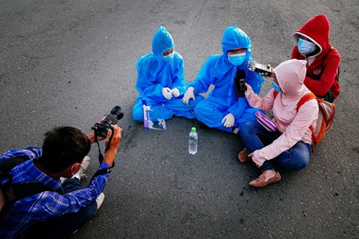 Nhà báo tác nghiệp trong đại dịch COVID-19