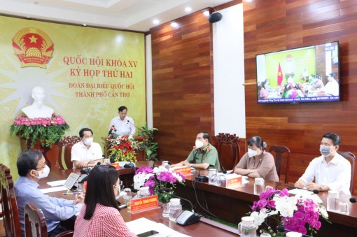 Thảo luận dự thảo Luật Thi đua, khen thưởng (sửa đổi) và Luật Điện ảnh (sửa đổi)