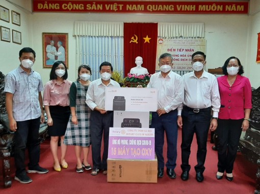 Tiếp nhận thiết bị y tế phòng, chống dịch COVID-19