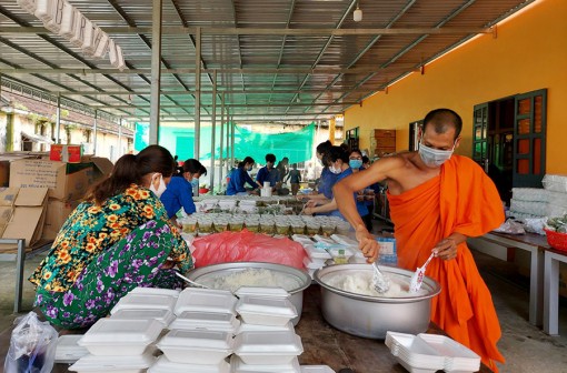 អា​ហា​រសប្បុរស​នៅ​មណ្ឌល​ធ្វើ​ចត្តាឡីស័ក