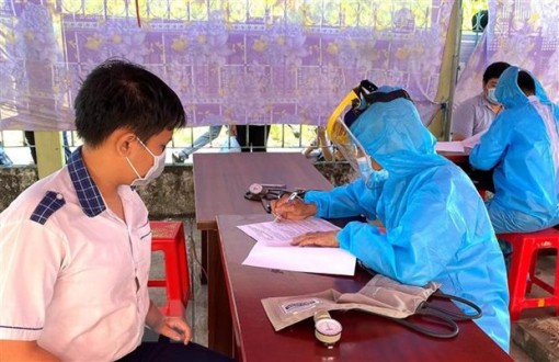 Sóc Trăng bắt đầu tiêm vaccine phòng COVID-19 cho học sinh THPT
