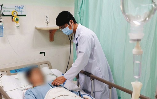 Cứu kịp cụ bà ngưng tim, ngưng thở do sợ COVID-19