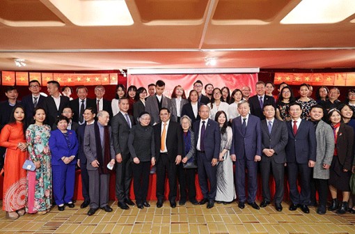 Thủ tướng Phạm Minh Chính gặp mặt đại diện kiều bào tại khu vực châu Âu