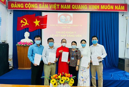 Ðảng bộ Trường Cao đẳng Y tế Cần Thơ chú trọng tạo nguồn phát triển đảng viên