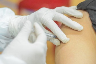 Tổ chức tiêm vaccine phòng COVID-19 tại huyện đảo Trường Sa