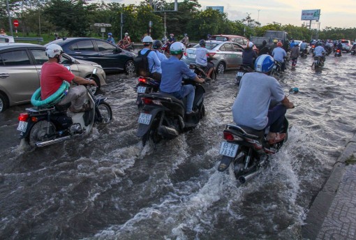 Triều cường tiếp tục lên cao, vượt báo động III trong những ngày tới