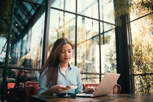Thương mại điện tử và dịch vụ tài chính trực tuyến tăng trưởng mạnh ở Đông Nam Á