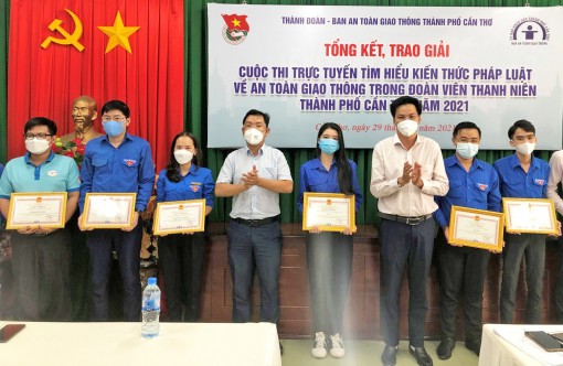 Đổi mới hình thức tuyên truyền về văn hóa giao thông