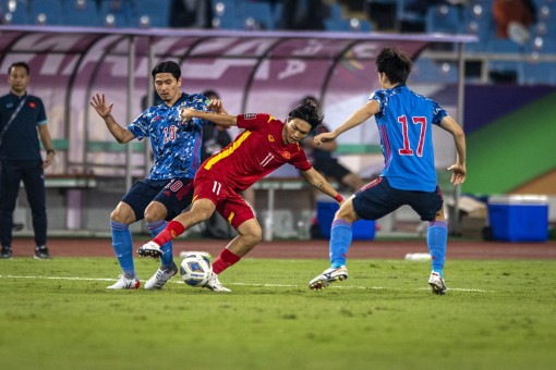 Tuyển Việt Nam: Ngã để đứng dậy