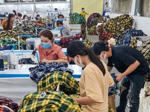 May gia công tạo việc làm, tăng thu nhập