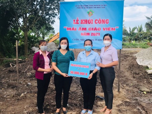 Cờ Đỏ chăm lo giáo viên