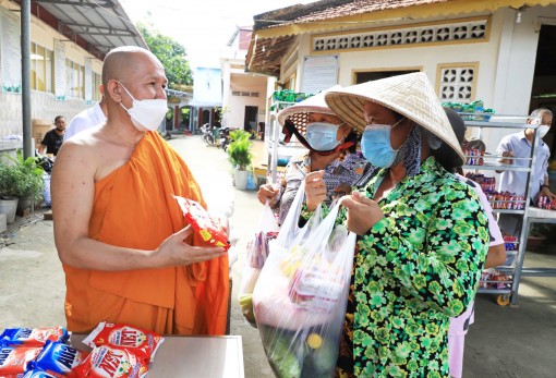 Phát huy tinh thần đoàn kết, sống tốt đời, đẹp đạo